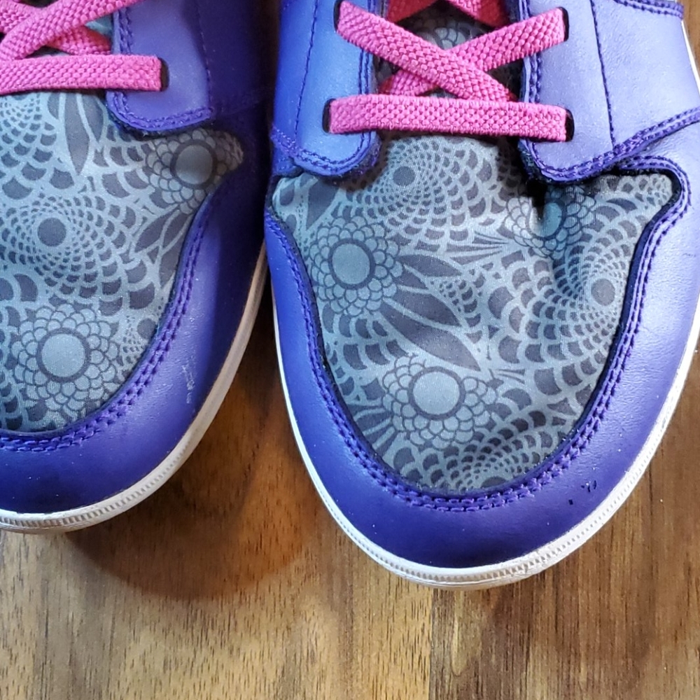 Shoes - Picture 2 of 6